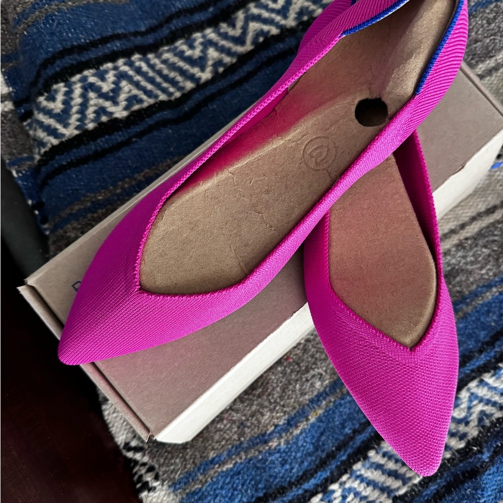 Rothy's Dragonfruit Points BNWB (Street size 9.5 equals Rothy’s size 11)